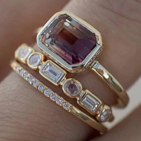 Anillo Granate Vintage en Oro